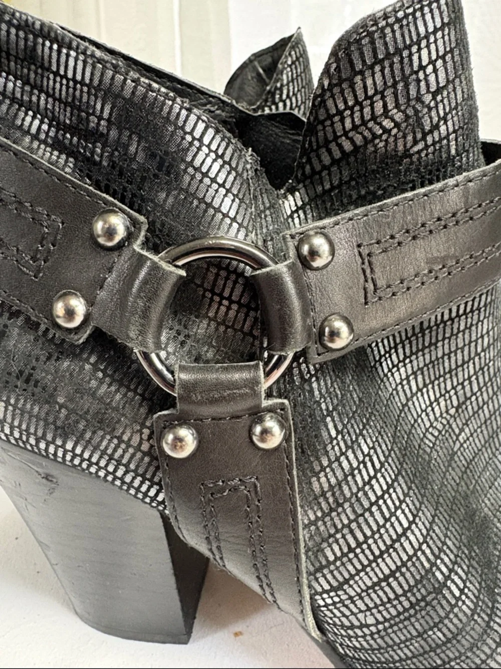 Donald J. Pliner Black Metallic Textured Leather heeled Ankle Booties 7